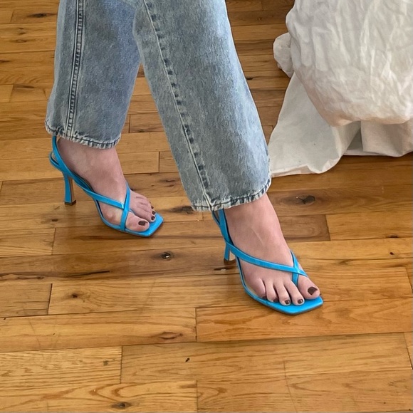 GUESS Blue Heels - Picture 2 of 3